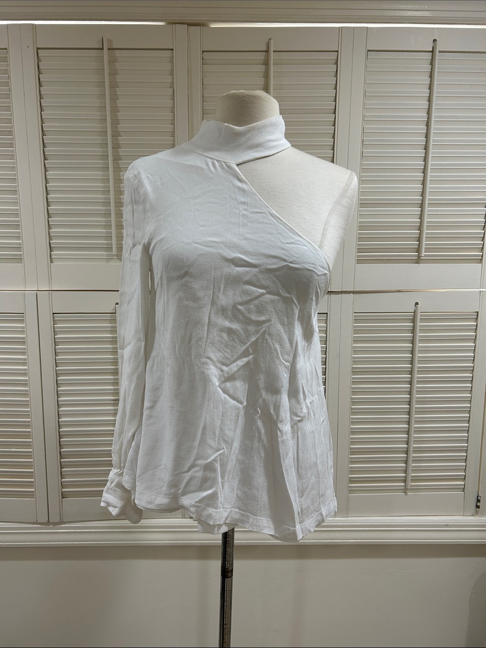 Elliatt White Asymmetric One-Shoulder Top